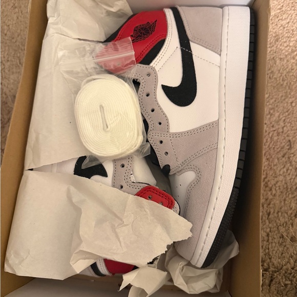 Jordan Air 1 Retro High OG GS - Black and Gray - Picture 3 of 3